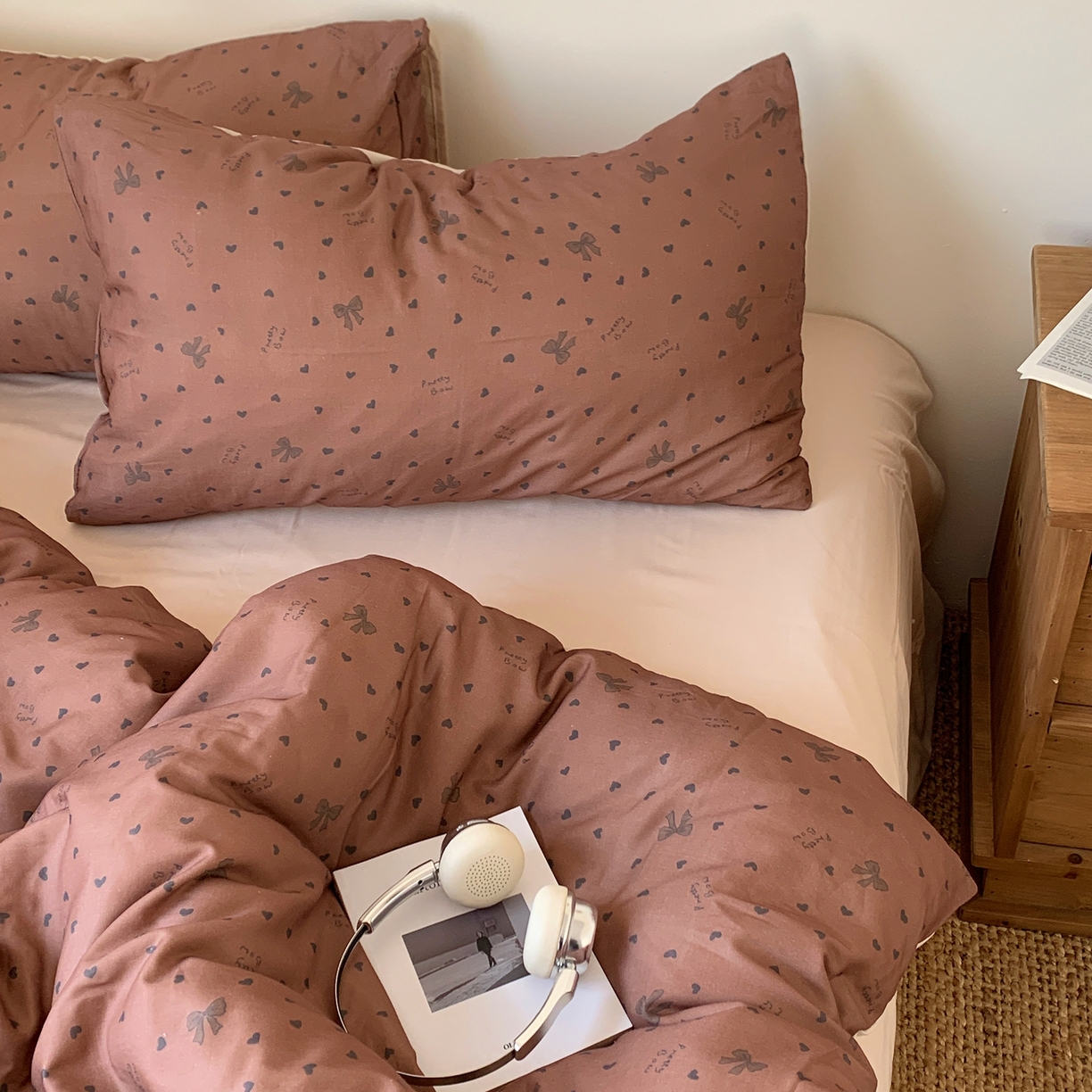 91家纺网 家纺一手货源 找家纺 桃喜 2026春夏新款全棉纯棉双层纱系列四件套 双层纱-咖色蝴蝶结