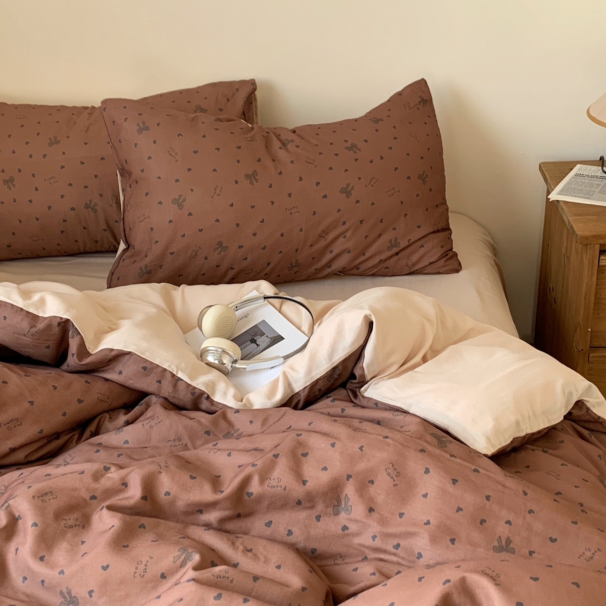 91家纺网 家纺一手货源 找家纺 桃喜 2026春夏新款全棉纯棉双层纱系列四件套 双层纱-咖色蝴蝶结