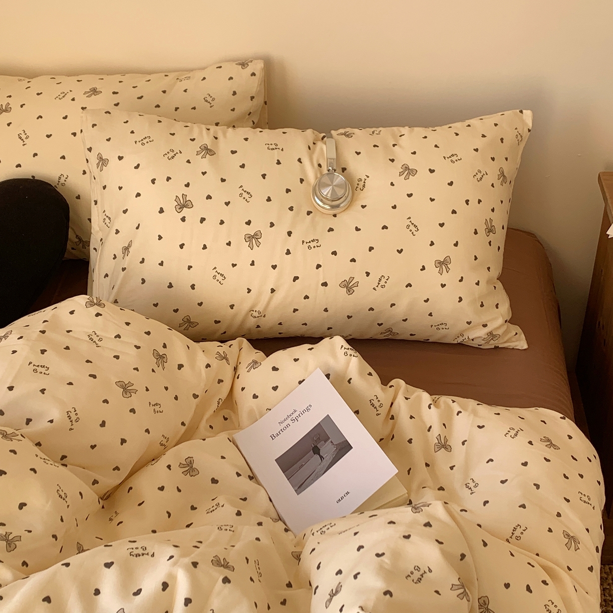 91家纺网 家纺一手货源 找家纺 桃喜 2026春夏新款全棉纯棉双层纱系列四件套 双层纱-米色蝴蝶结