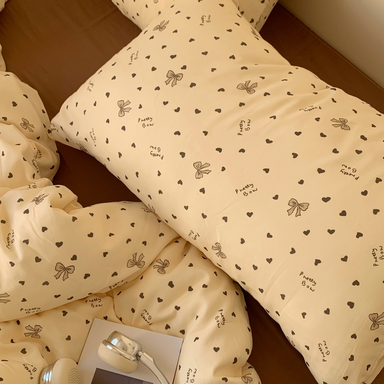 91家纺网 家纺一手货源 找家纺 桃喜 2026春夏新款全棉纯棉双层纱系列四件套 双层纱-米色蝴蝶结