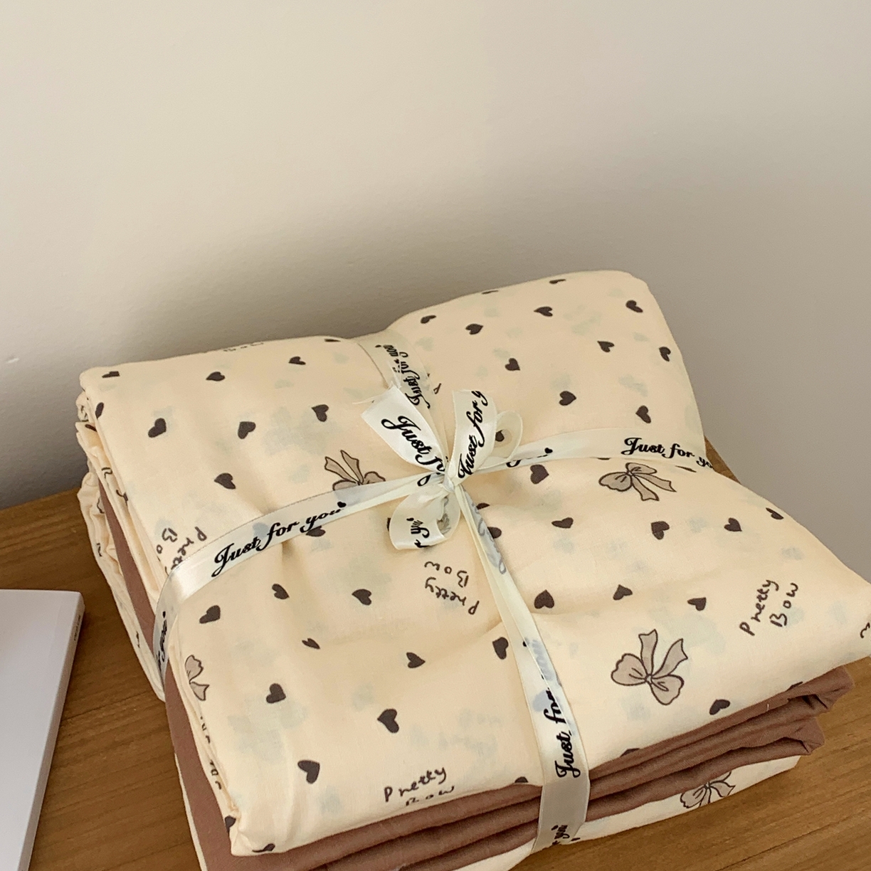 91家纺网 家纺一手货源 找家纺 桃喜 2026春夏新款全棉纯棉双层纱系列四件套 双层纱-米色蝴蝶结