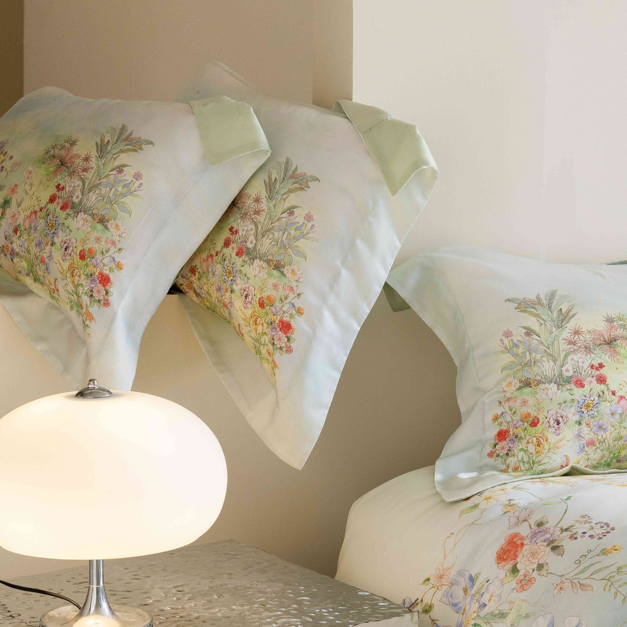 91家纺网 家纺一手货源 找家纺 佳汐蓝家纺 2026新款60天丝印花大版花四件套 夏怡花园 黄绿