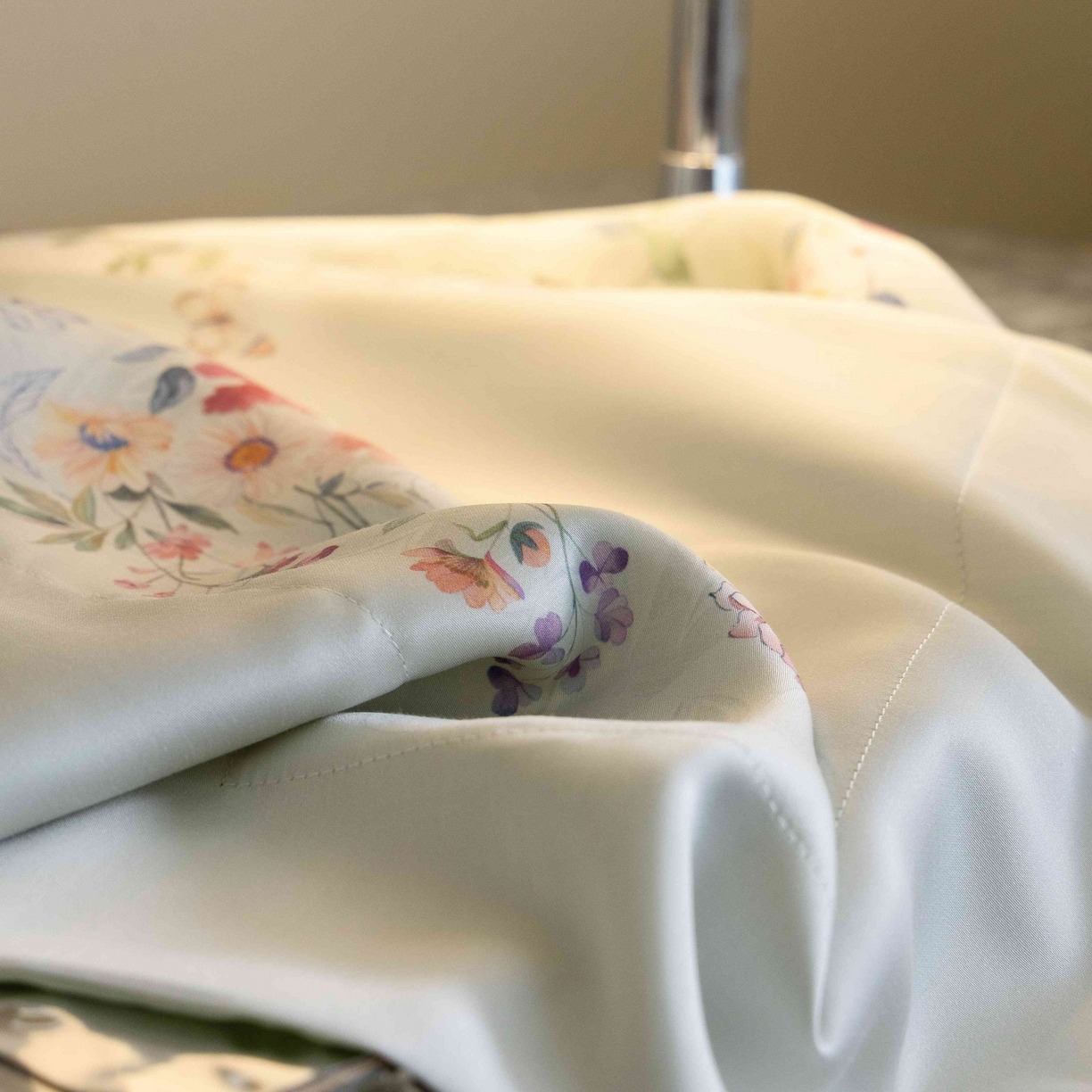 91家纺网 家纺一手货源 找家纺 佳汐蓝家纺 2026新款60天丝印花大版花四件套 蓝姗园 玉