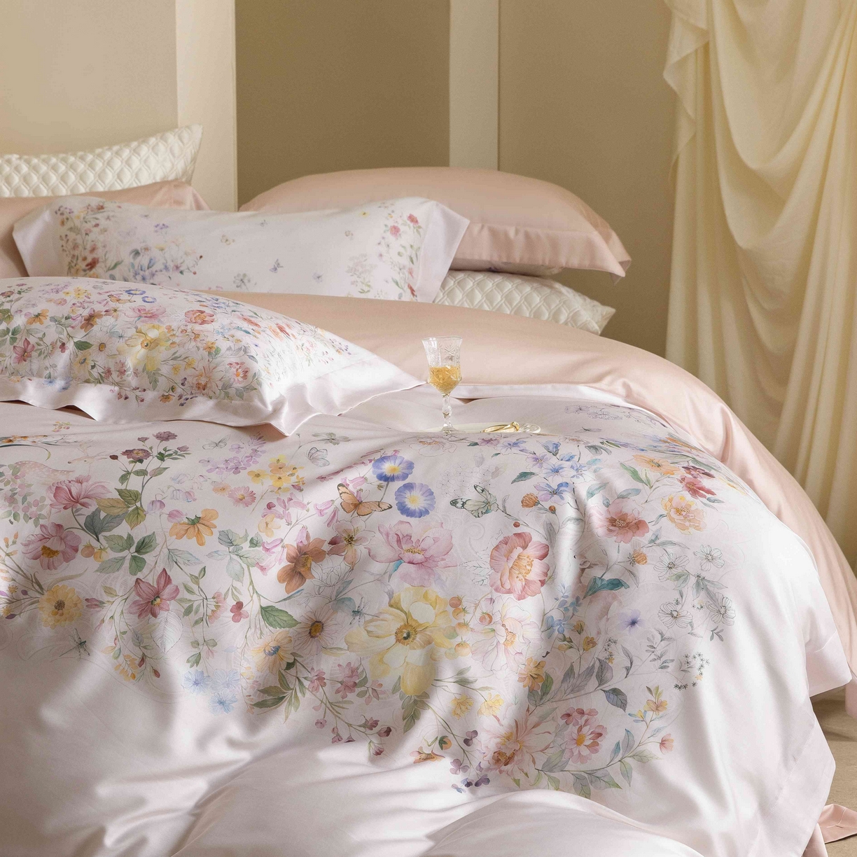 91家纺网 家纺一手货源 找家纺 佳汐蓝家纺 2026新款60天丝印花大版花四件套 蓝姗园粉