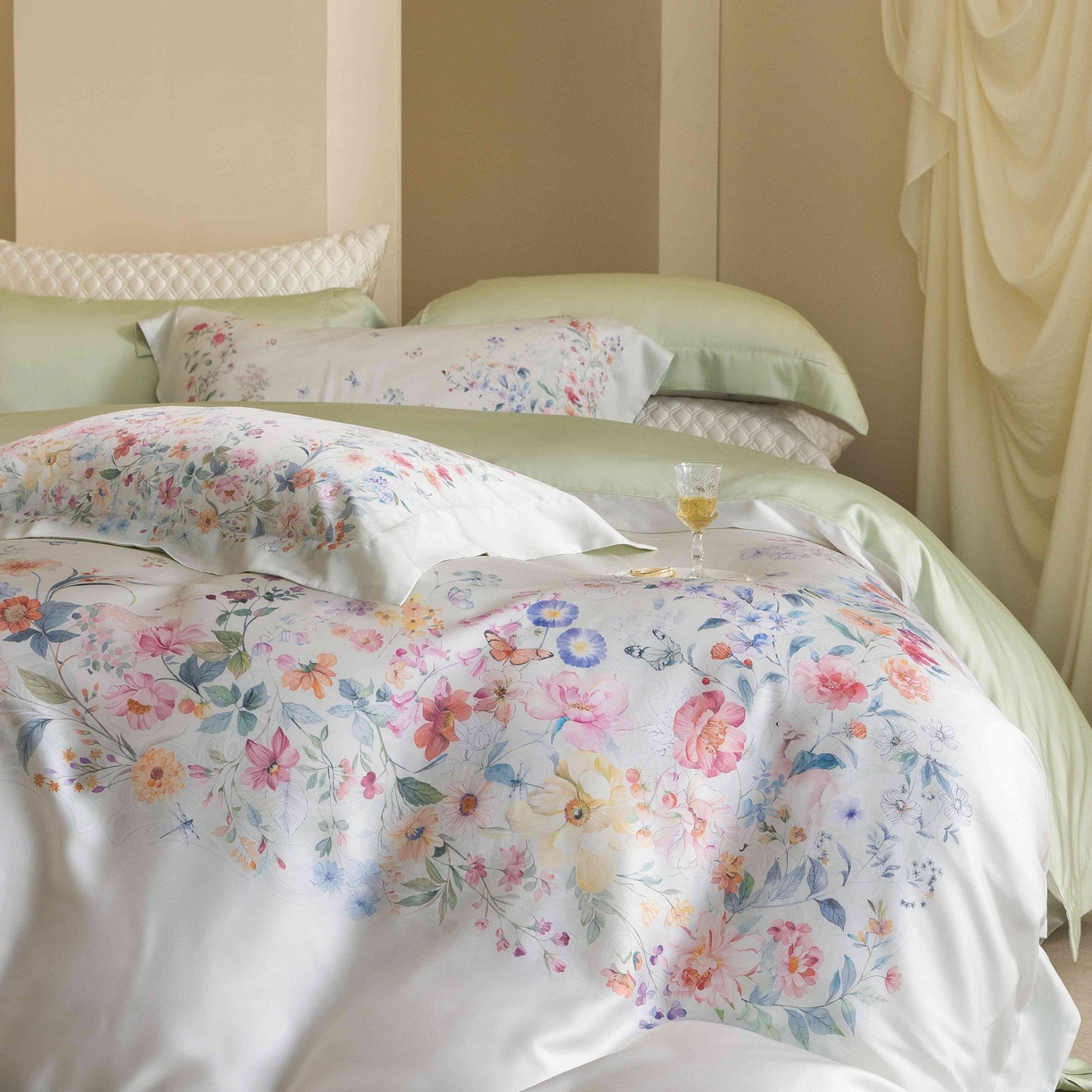 91家纺网 家纺一手货源 找家纺 佳汐蓝家纺 2026新款60天丝印花大版花四件套 蓝姗园 玉