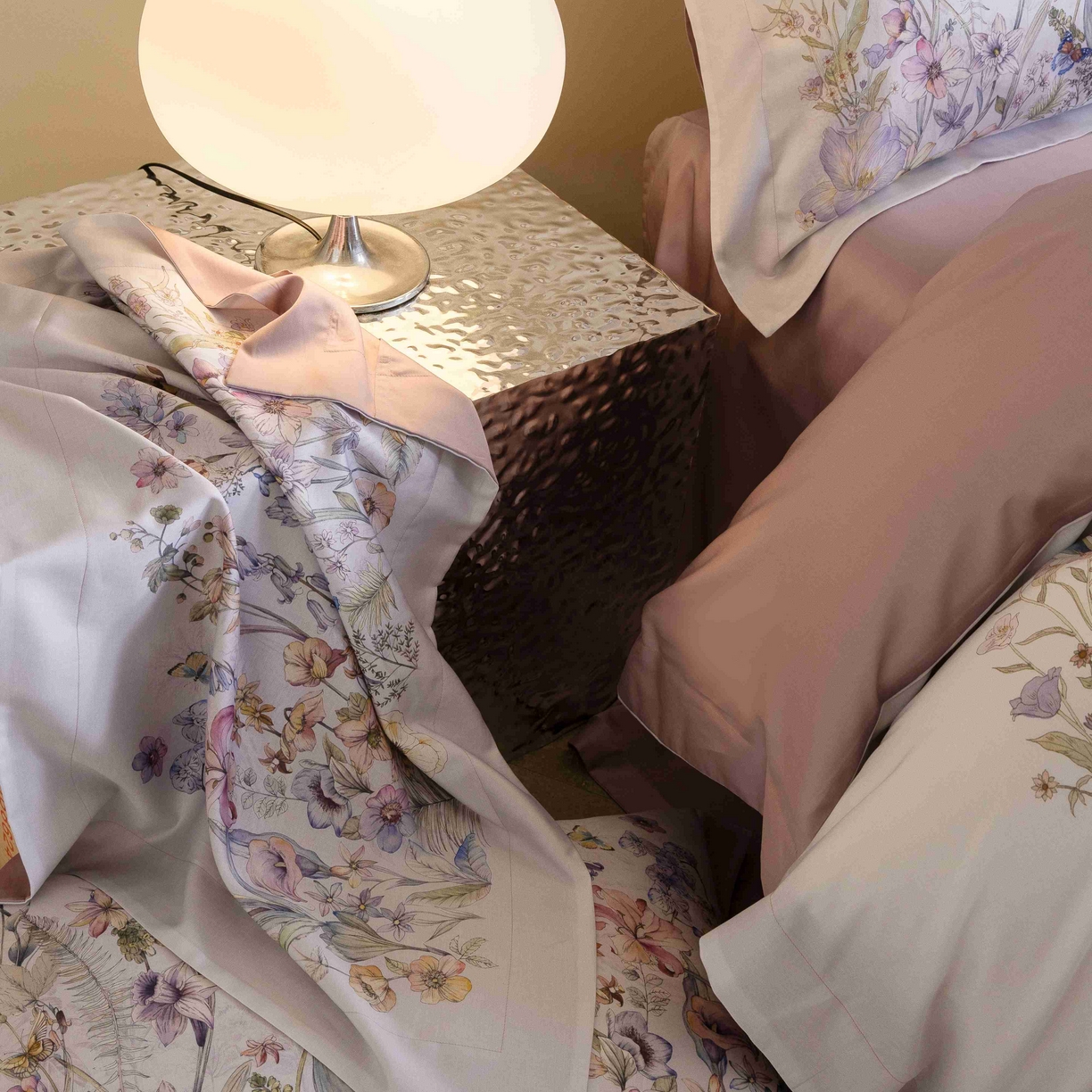 91家纺网 家纺一手货源 找家纺 佳汐蓝家纺 2026新款60天丝印花大版花四件套 苏芸 粉