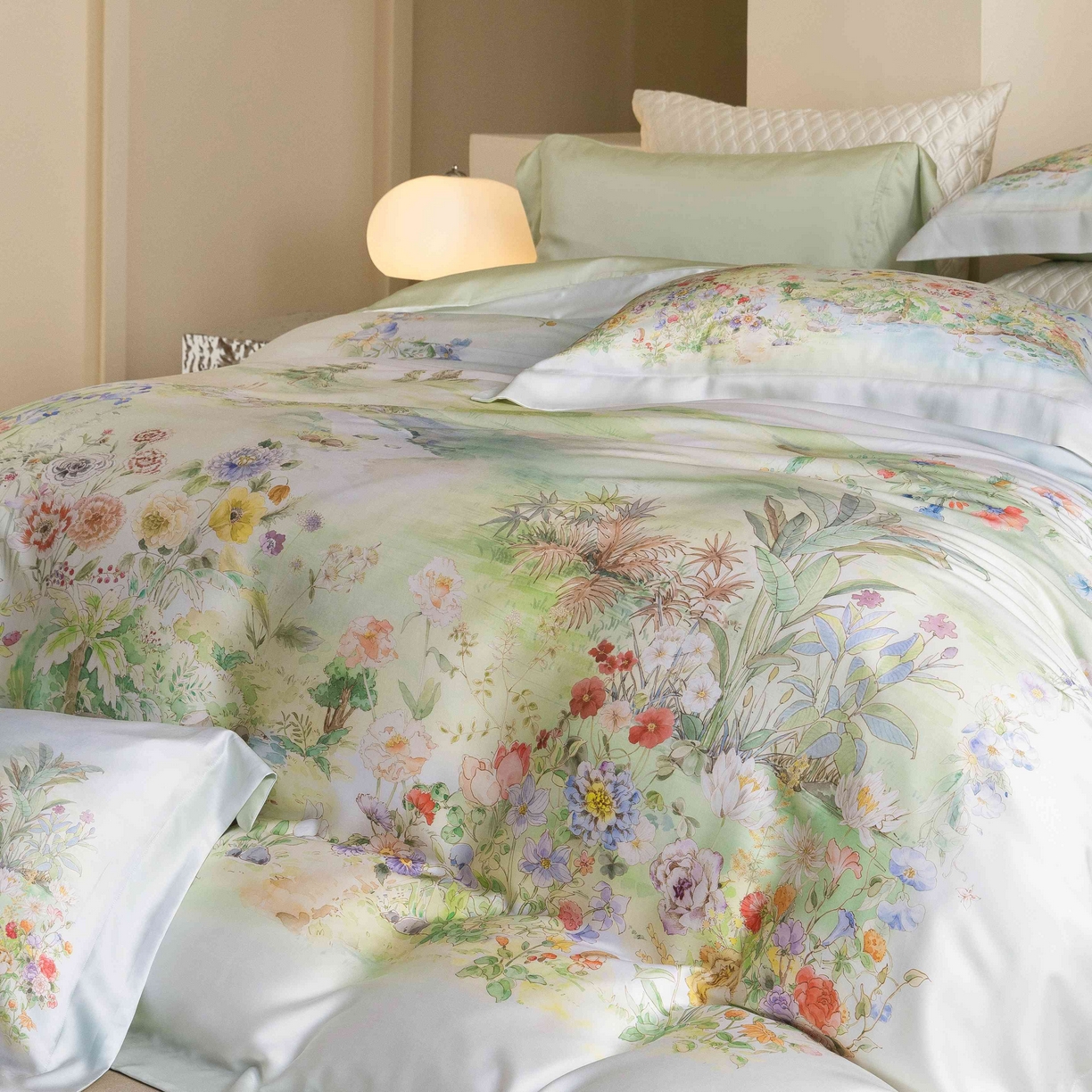 91家纺网 家纺一手货源 找家纺 佳汐蓝家纺 2026新款60天丝印花大版花四件套 夏怡花园 黄绿