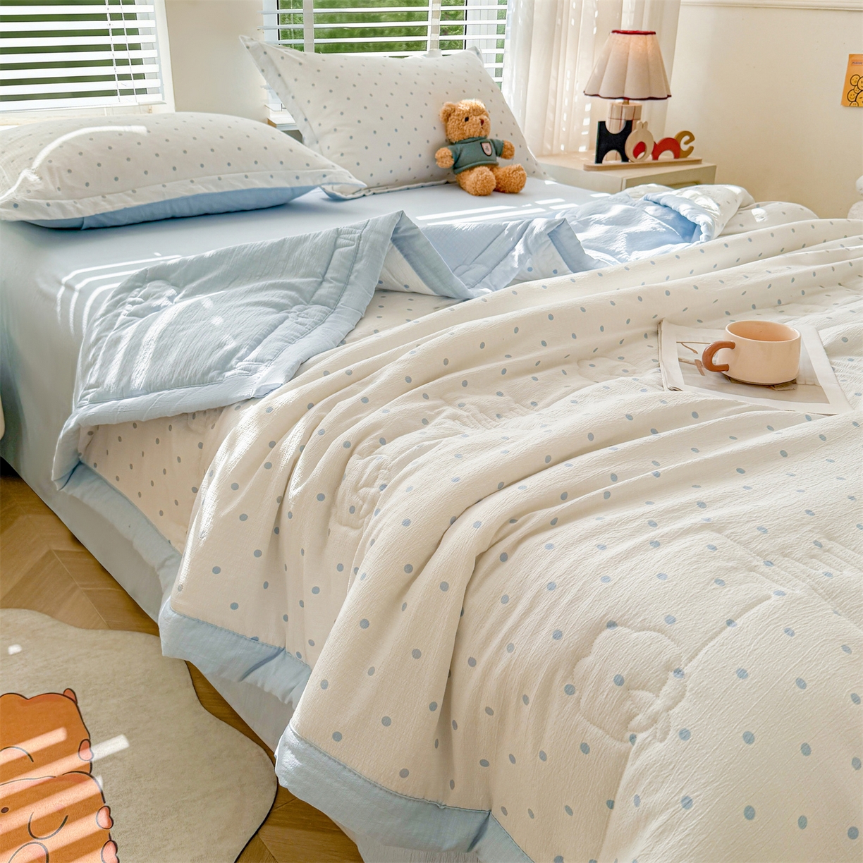 91家纺网 家纺一手货源 找家纺 西域种棉人·千百笠 2026新款A类新疆棉花夏凉被加宽包边水洗棉卡通印花吸湿透气棉花夏被空调被 云感波点