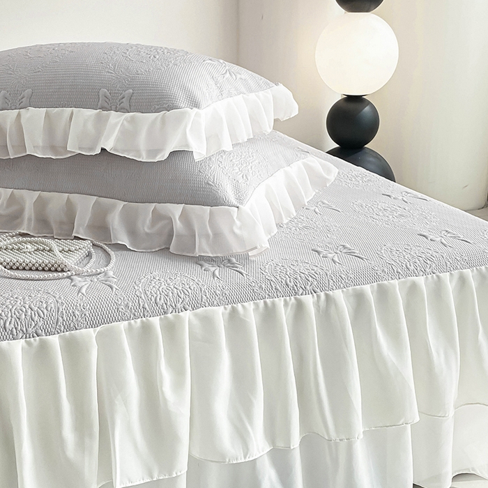 91家纺网 家纺一手货源 找家纺 佰亿莱 2026新款凉感豆豆提花床裙款凉席手捧花系列 手捧花灰