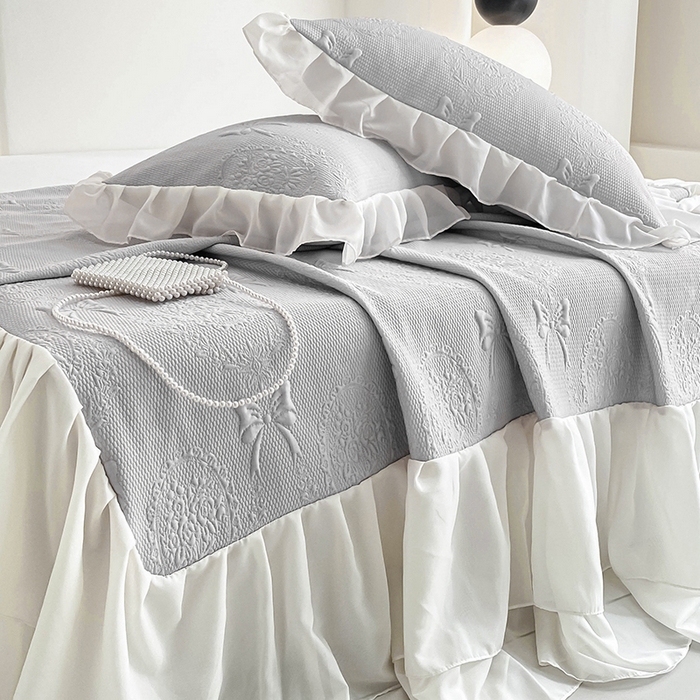 91家纺网 家纺一手货源 找家纺 佰亿莱 2026新款凉感豆豆提花床裙款凉席手捧花系列 手捧花灰