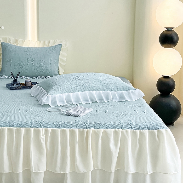 91家纺网 家纺一手货源 找家纺 佰亿莱 2026新款凉感豆豆提花床裙款凉席手捧花系列 手捧花蓝