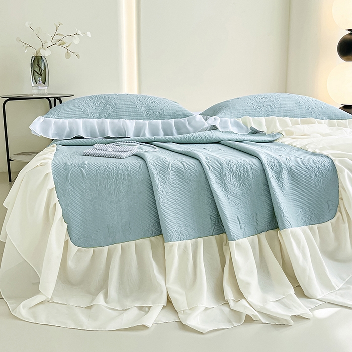 91家纺网 家纺一手货源 找家纺 佰亿莱 2026新款凉感豆豆提花床裙款凉席手捧花系列 手捧花蓝