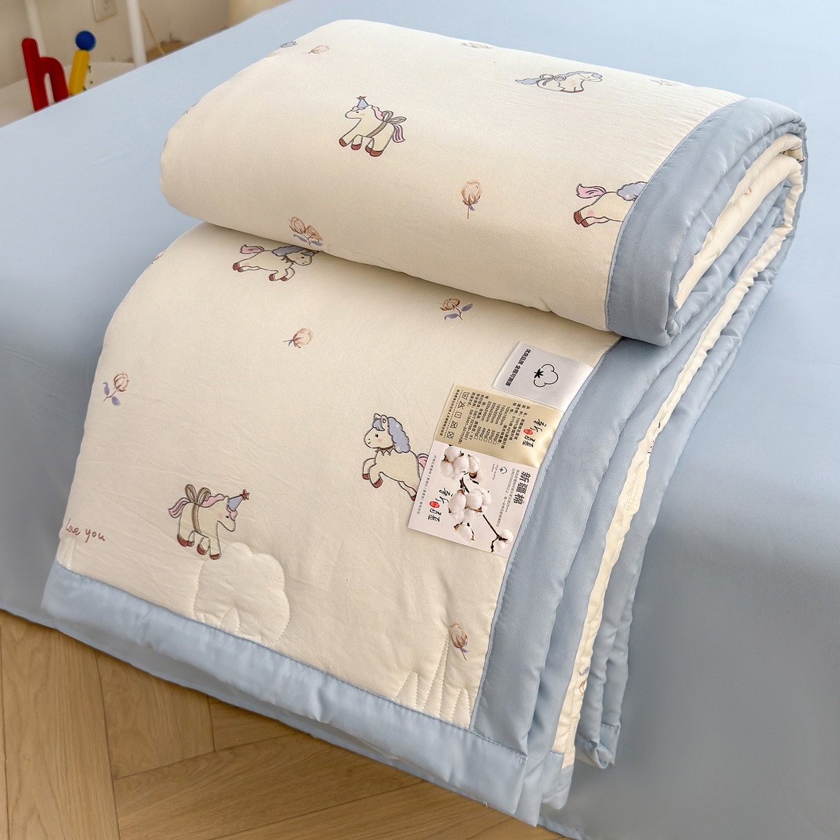 91家纺网 家纺一手货源 找家纺 西域种棉人·千百笠 2026新款A类印花手包边凌香新疆棉花夏被 凌香 马上发财