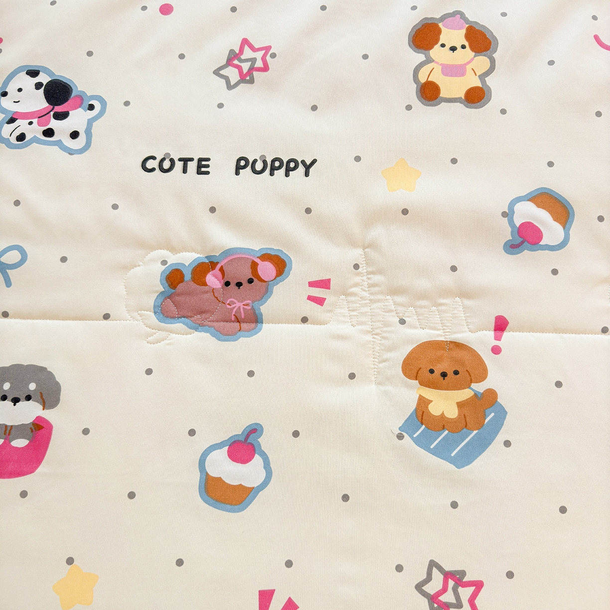 91家纺网 家纺一手货源 找家纺 西域种棉人·千百笠 2026新款A类印花手包边凌香新疆棉花夏被 凌香 奇遇