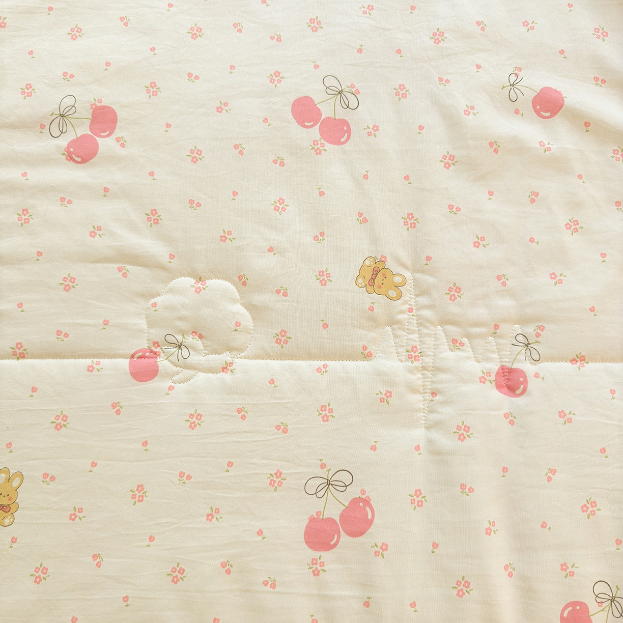 91家纺网 家纺一手货源 找家纺 西域种棉人·千百笠 2026新款A类印花手包边凌香新疆棉花夏被 凌香 甜美樱桃