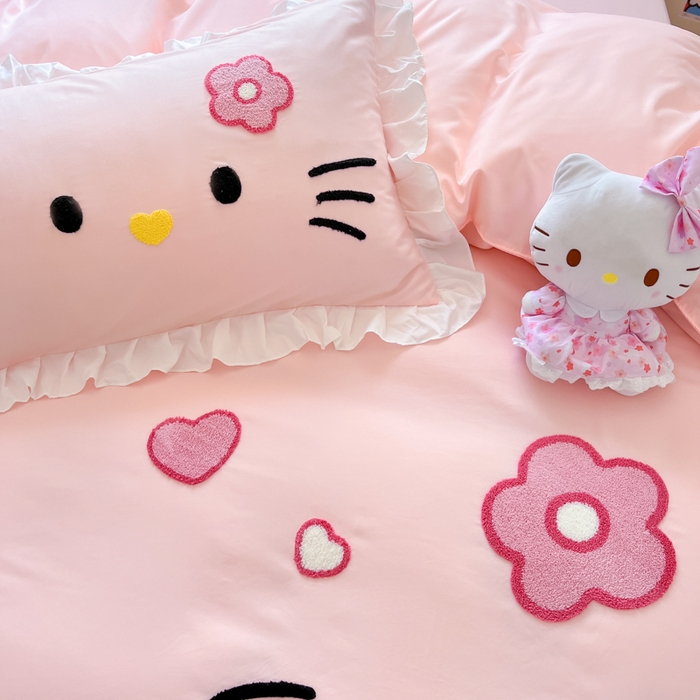 91家纺网 家纺一手货源 找家纺 泉欣家纺 2026新款网红可爱卡通 公主风毛巾绣花水洗棉四件套（专版花型） 甜甜猫咪-粉玉