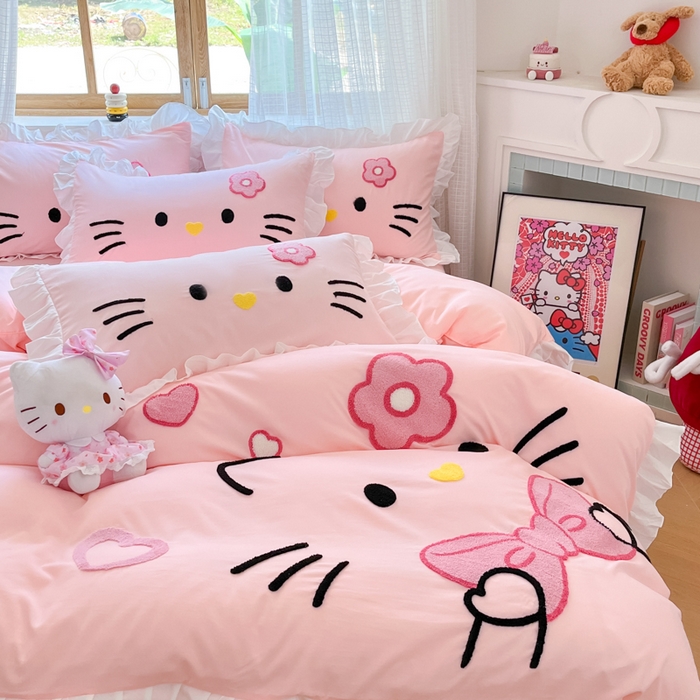 91家纺网 家纺一手货源 找家纺 泉欣家纺 2026新款网红可爱卡通 公主风毛巾绣花水洗棉四件套（专版花型） 甜甜猫咪-粉玉