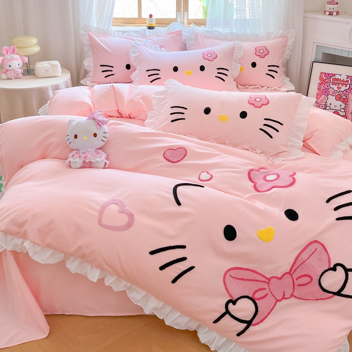 91家纺网 家纺一手货源 找家纺 泉欣家纺 2026新款网红可爱卡通 公主风毛巾绣花水洗棉四件套（专版花型） 甜甜猫咪-粉玉