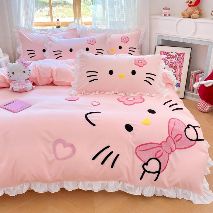 91家纺网 家纺一手货源 找家纺 泉欣家纺 2026新款网红可爱卡通 公主风毛巾绣花水洗棉四件套（专版花型） 甜甜猫咪-粉玉