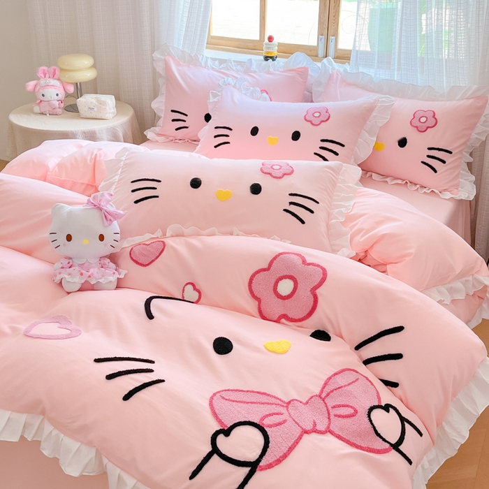 91家纺网 家纺一手货源 找家纺 泉欣家纺 2026新款网红可爱卡通 公主风毛巾绣花水洗棉四件套（专版花型） 甜甜猫咪-粉玉