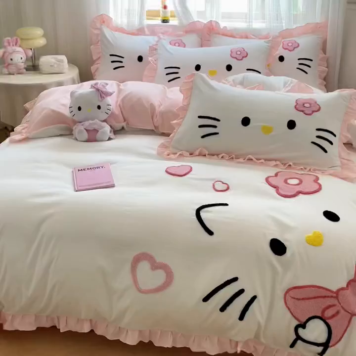 91家纺网 家纺一手货源 找家纺 泉欣家纺 2026新款网红可爱卡通 公主风毛巾绣花水洗棉四件套（专版花型） 甜甜猫咪-粉白