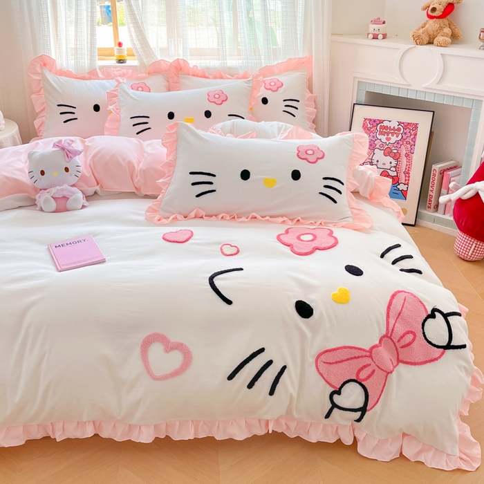 91家纺网 家纺一手货源 找家纺 泉欣家纺 2026新款网红可爱卡通 公主风毛巾绣花水洗棉四件套（专版花型） 甜甜猫咪-粉白