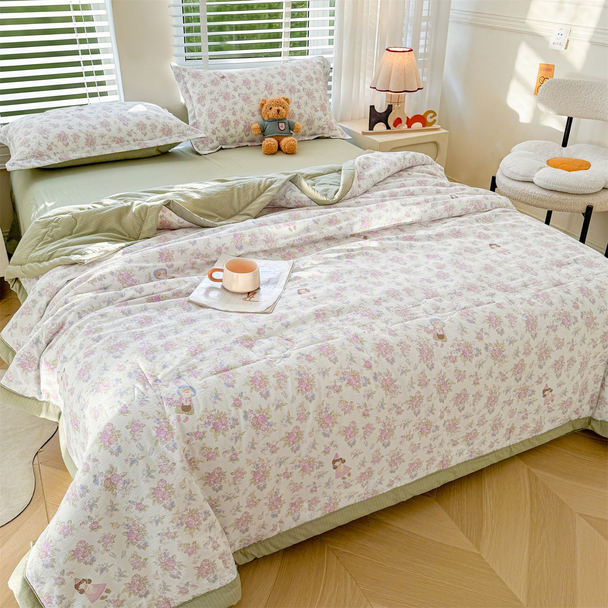 91家纺网 家纺一手货源 找家纺 西域种棉人·千百笠 2026新款A类新疆棉花夏凉被加宽包边水洗棉卡通印花吸湿透气棉花夏被空调被 云感花梦女孩