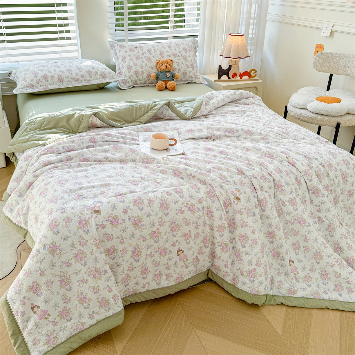 91家纺网 家纺一手货源 找家纺 西域种棉人·千百笠 2026新款A类新疆棉花夏凉被加宽包边水洗棉卡通印花吸湿透气棉花夏被空调被 云感花梦女孩