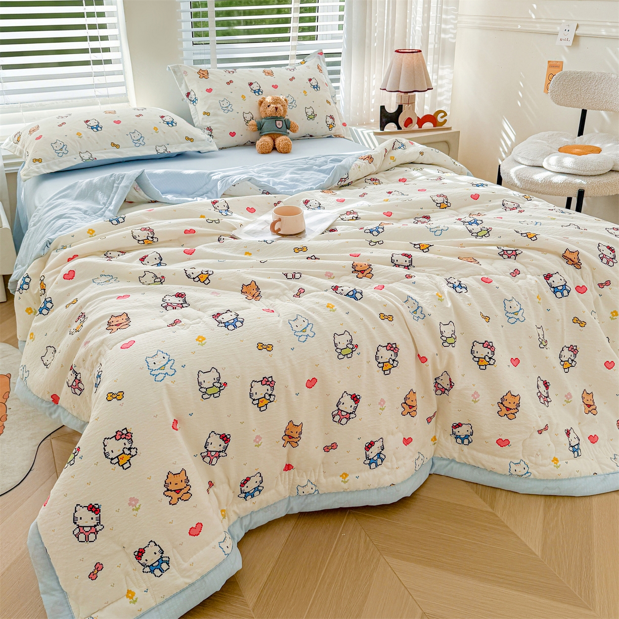 91家纺网 家纺一手货源 找家纺 西域种棉人·千百笠 2026新款A类新疆棉花夏凉被加宽包边水洗棉卡通印花吸湿透气棉花夏被空调被 云感晶咪