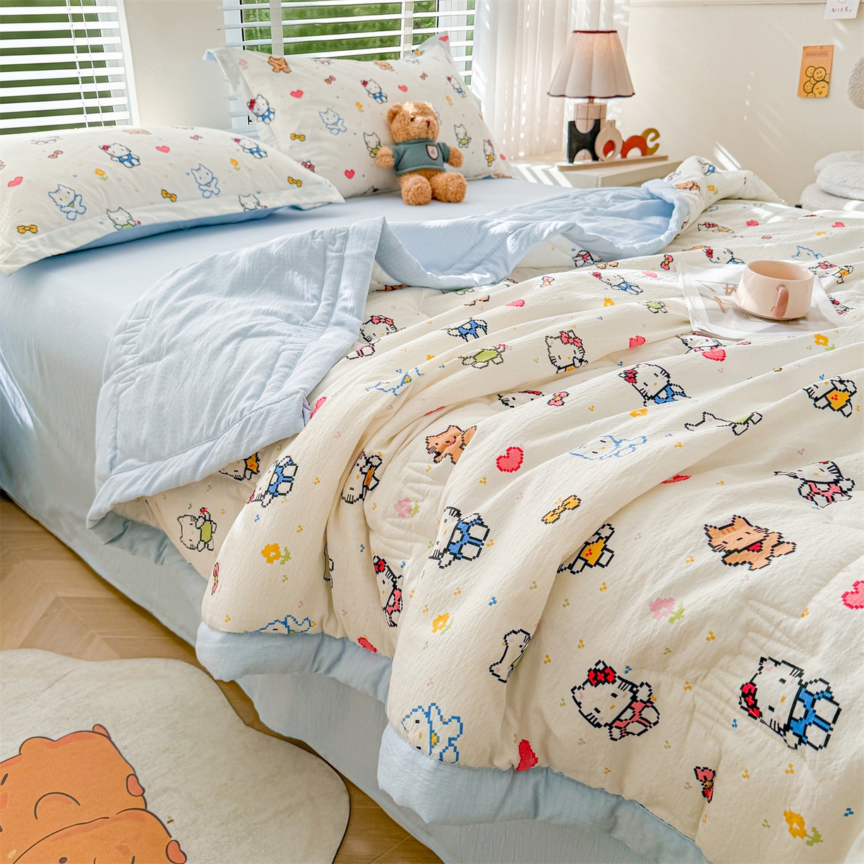 91家纺网 家纺一手货源 找家纺 西域种棉人·千百笠 2026新款A类新疆棉花夏凉被加宽包边水洗棉卡通印花吸湿透气棉花夏被空调被 云感晶咪