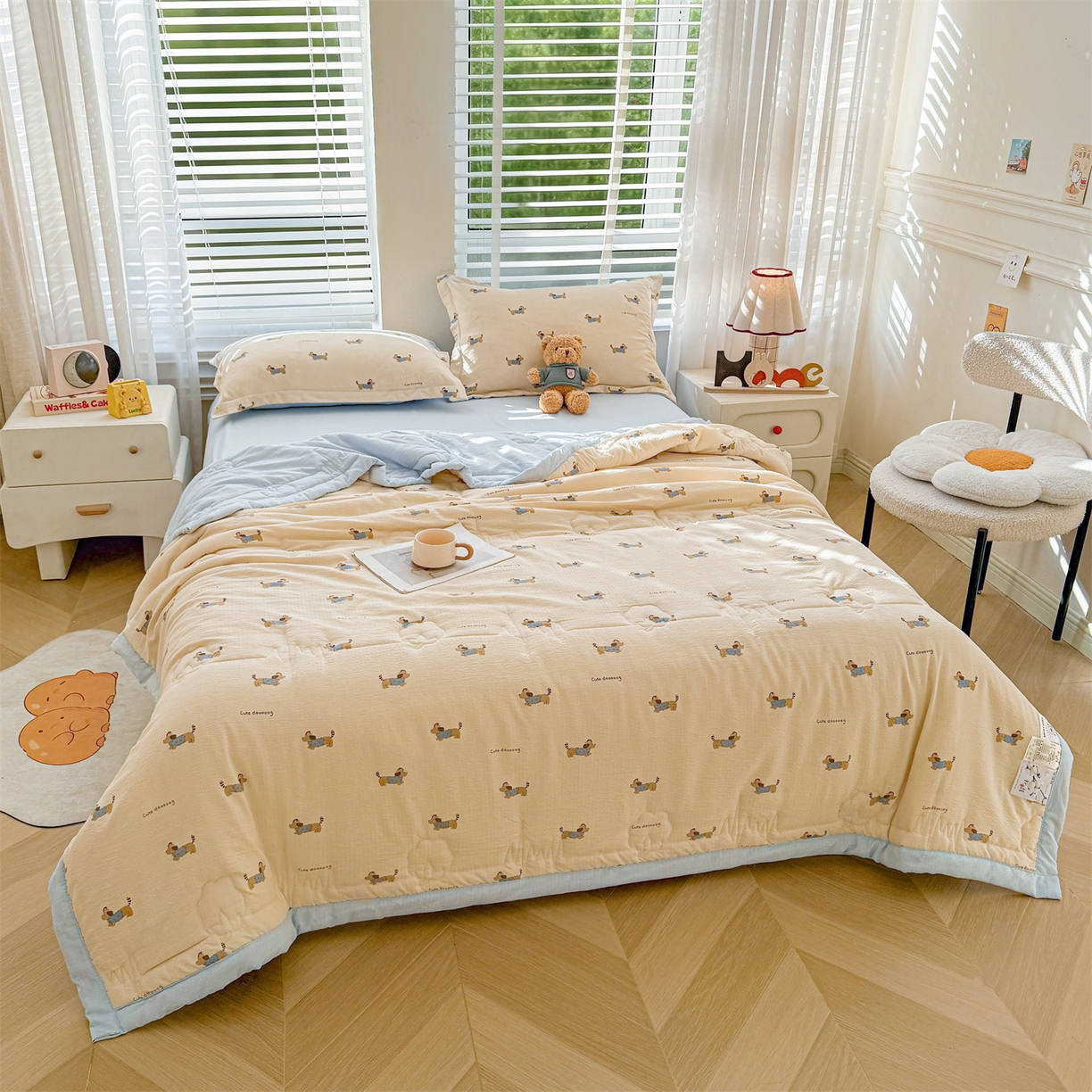 91家纺网 家纺一手货源 找家纺 西域种棉人·千百笠 2026新款A类新疆棉花夏凉被加宽包边水洗棉卡通印花吸湿透气棉花夏被空调被 云感腊肠狗