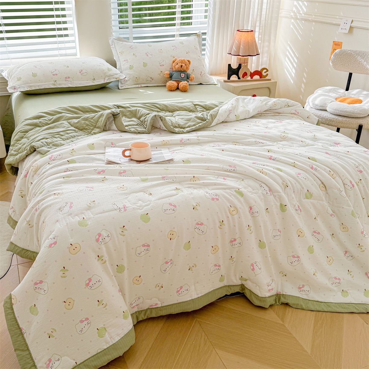 91家纺网 家纺一手货源 找家纺 西域种棉人·千百笠 2026新款A类新疆棉花夏凉被加宽包边水洗棉卡通印花吸湿透气棉花夏被空调被 云感奶芙猫