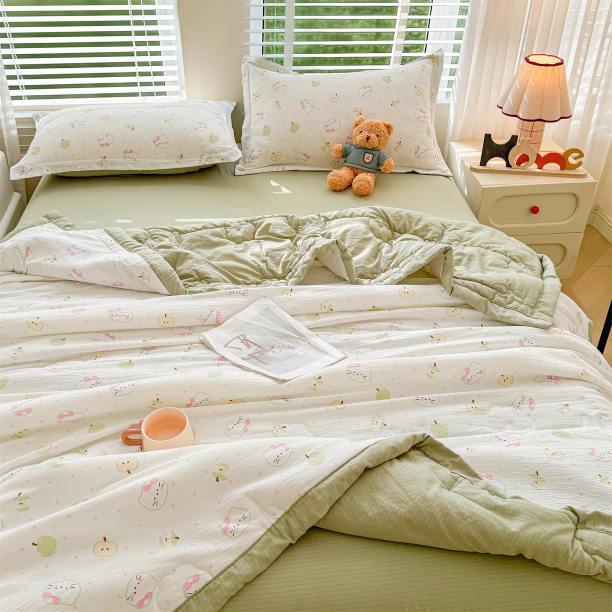 91家纺网 家纺一手货源 找家纺 西域种棉人·千百笠 2026新款A类新疆棉花夏凉被加宽包边水洗棉卡通印花吸湿透气棉花夏被空调被 云感奶芙猫