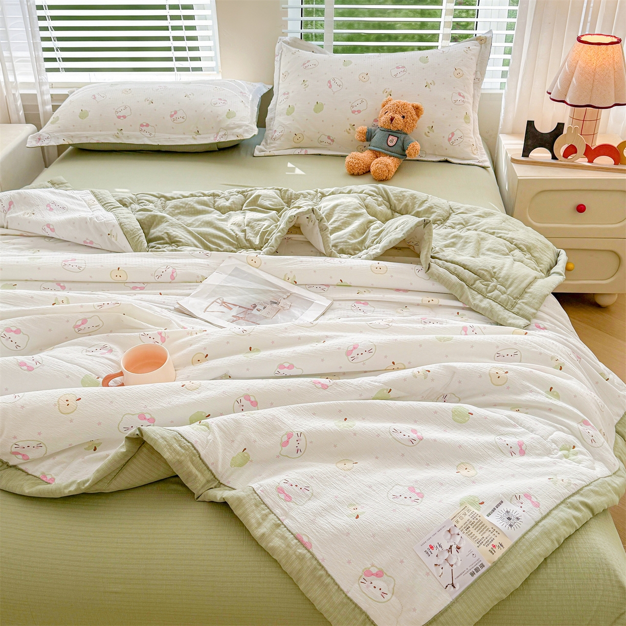 91家纺网 家纺一手货源 找家纺 西域种棉人·千百笠 2026新款A类新疆棉花夏凉被加宽包边水洗棉卡通印花吸湿透气棉花夏被空调被 云感奶芙猫