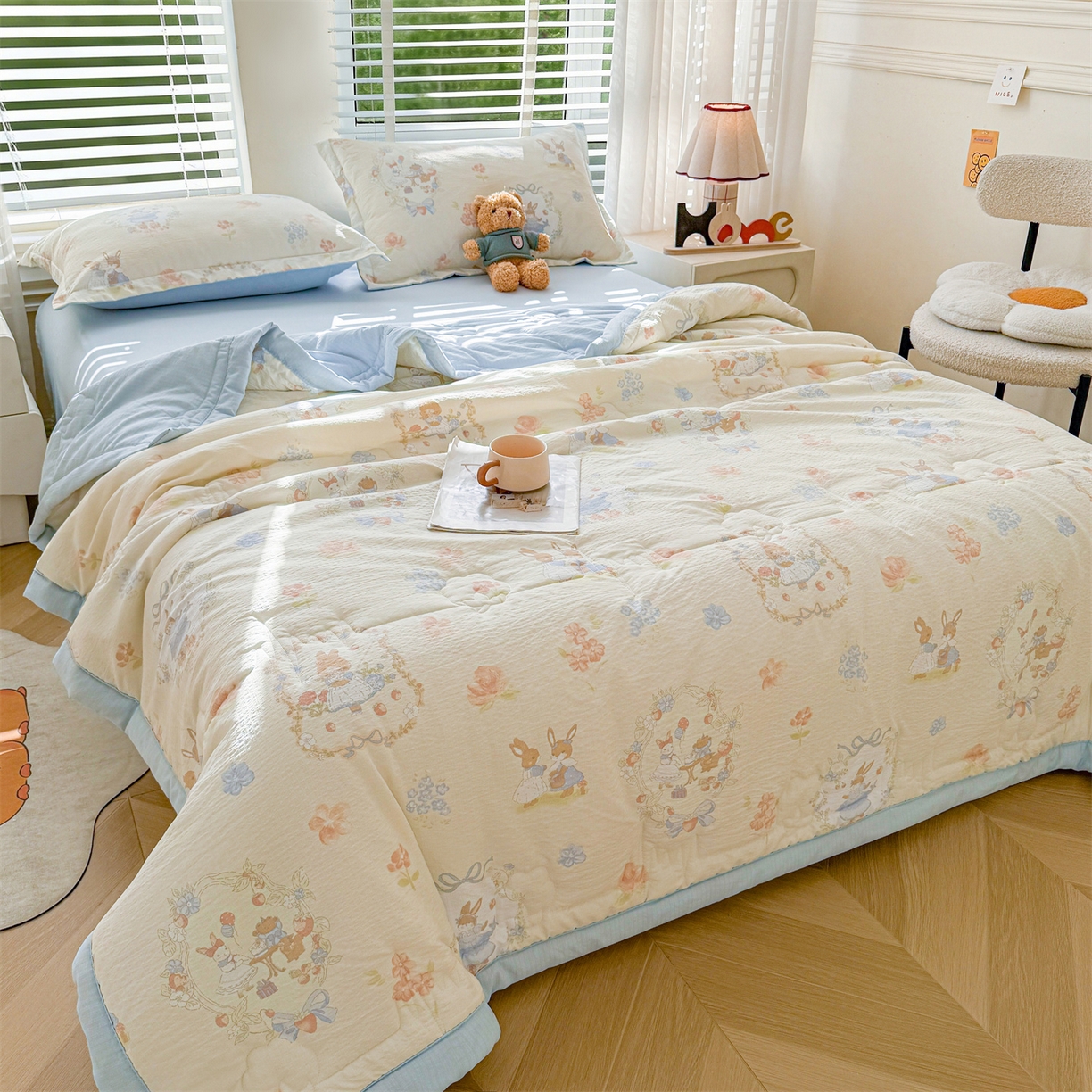 91家纺网 家纺一手货源 找家纺 西域种棉人·千百笠 2026新款A类新疆棉花夏凉被加宽包边水洗棉卡通印花吸湿透气棉花夏被空调被 云感派对