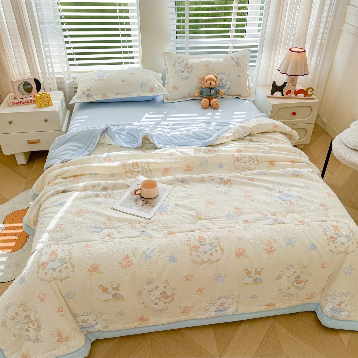 91家纺网 家纺一手货源 找家纺 西域种棉人·千百笠 2026新款A类新疆棉花夏凉被加宽包边水洗棉卡通印花吸湿透气棉花夏被空调被 云感派对