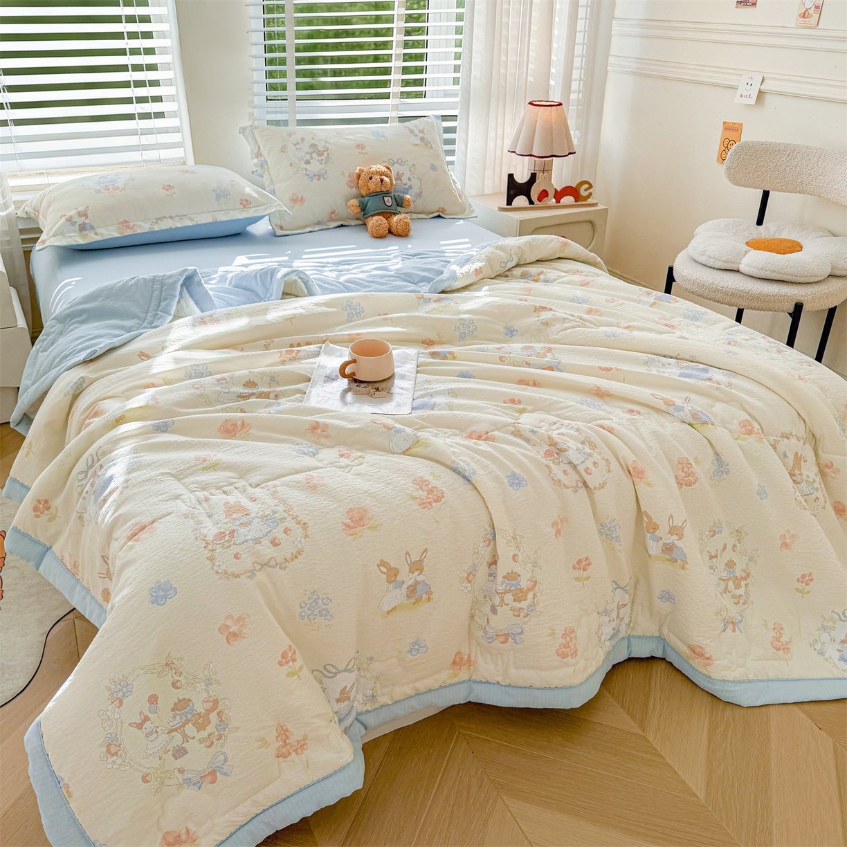 91家纺网 家纺一手货源 找家纺 西域种棉人·千百笠 2026新款A类新疆棉花夏凉被加宽包边水洗棉卡通印花吸湿透气棉花夏被空调被 云感派对