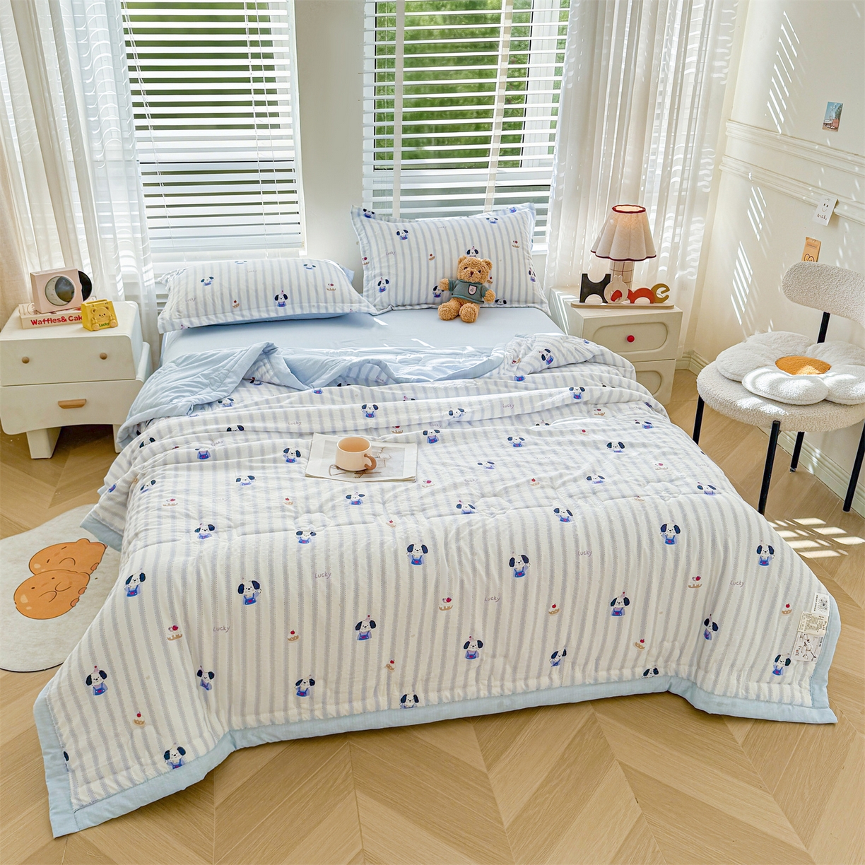 91家纺网 家纺一手货源 找家纺 西域种棉人·千百笠 2026新款A类新疆棉花夏凉被加宽包边水洗棉卡通印花吸湿透气棉花夏被空调被 云感生日狗