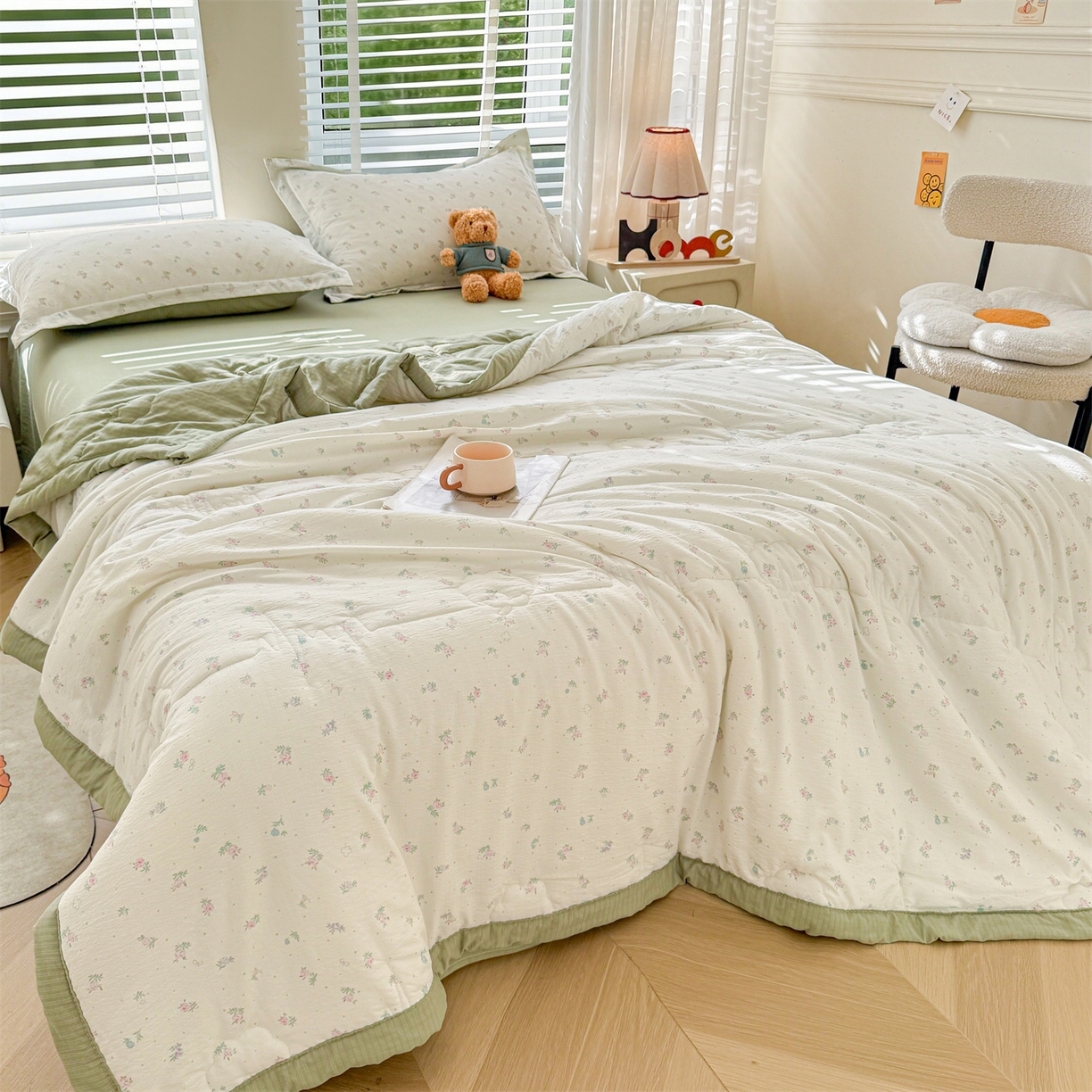 91家纺网 家纺一手货源 找家纺 西域种棉人·千百笠 2026新款A类新疆棉花夏凉被加宽包边水洗棉卡通印花吸湿透气棉花夏被空调被 云感小繁花