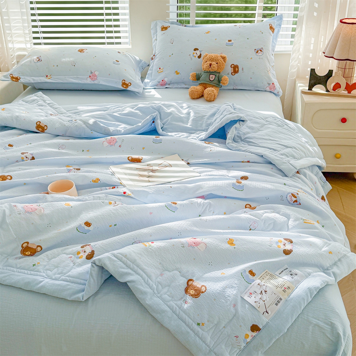 91家纺网 家纺一手货源 找家纺 西域种棉人·千百笠 2026新款A类新疆棉花夏凉被加宽包边水洗棉卡通印花吸湿透气棉花夏被空调被 云感小熊