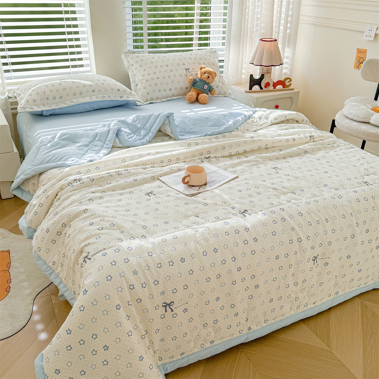 91家纺网 家纺一手货源 找家纺 西域种棉人·千百笠 2026新款A类新疆棉花夏凉被加宽包边水洗棉卡通印花吸湿透气棉花夏被空调被 云感星星