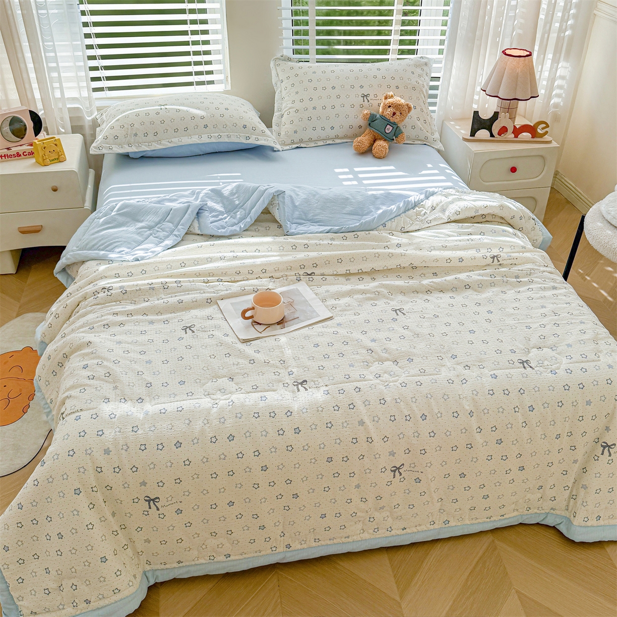 91家纺网 家纺一手货源 找家纺 西域种棉人·千百笠 2026新款A类新疆棉花夏凉被加宽包边水洗棉卡通印花吸湿透气棉花夏被空调被 云感星星