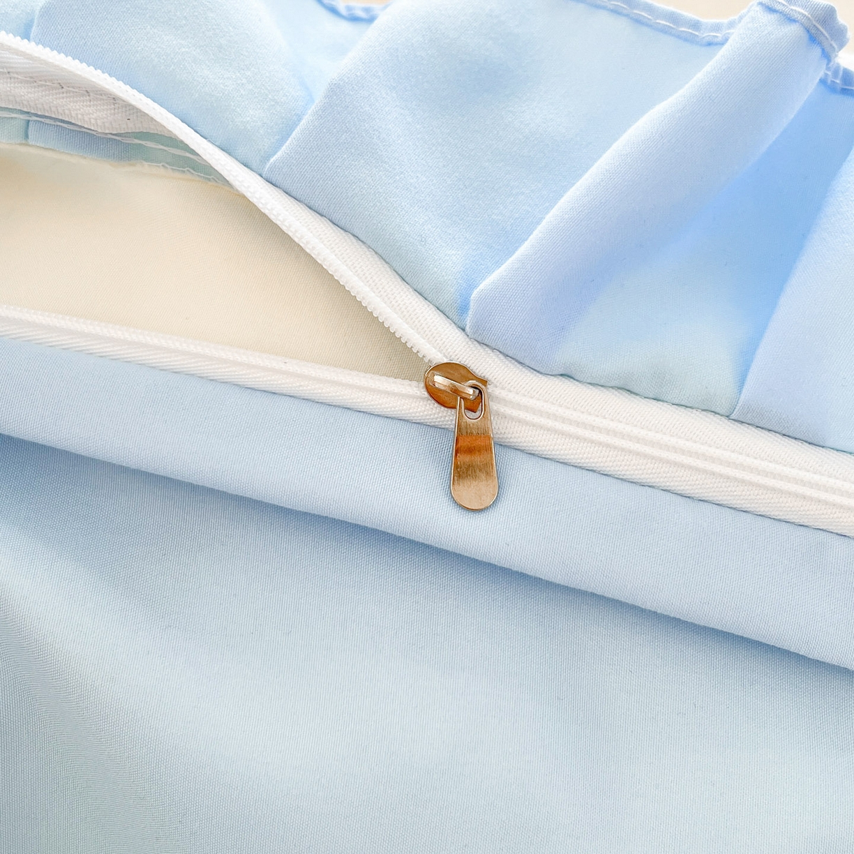 91家纺网 家纺一手货源 找家纺 泉欣家纺 2026新款网红可爱卡通 公主风毛巾绣花水洗棉四件套（专版花型）风铃团团  奶黄粉