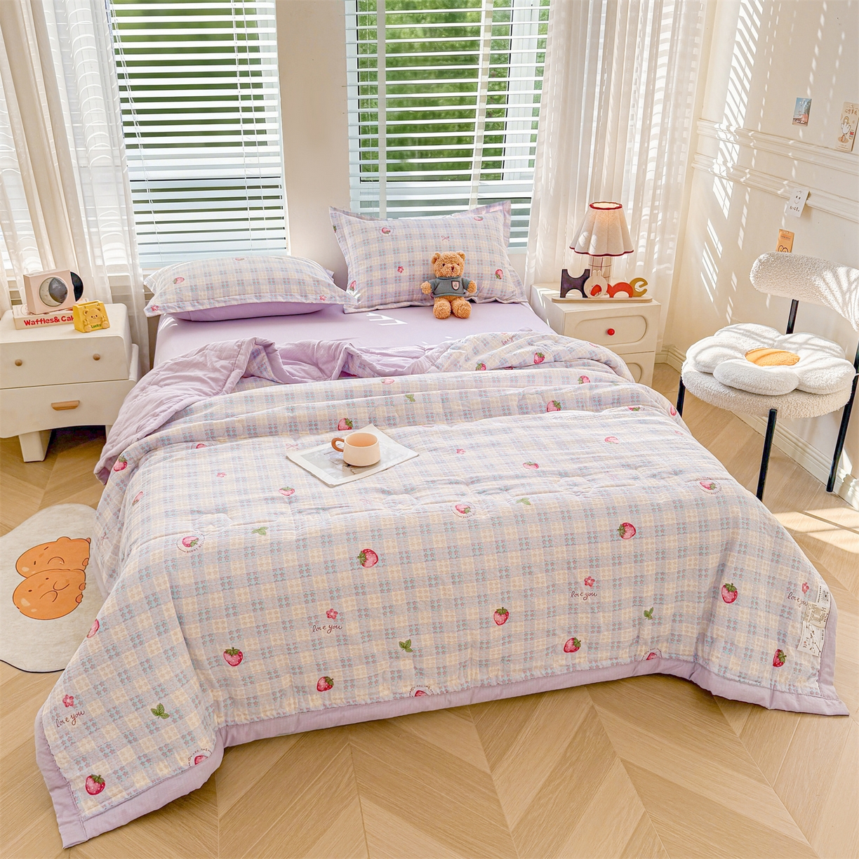 91家纺网 家纺一手货源 找家纺 西域种棉人·千百笠 2026新款A类新疆棉花夏凉被加宽包边水洗棉卡通印花吸湿透气棉花夏被空调被 云感星星草莓