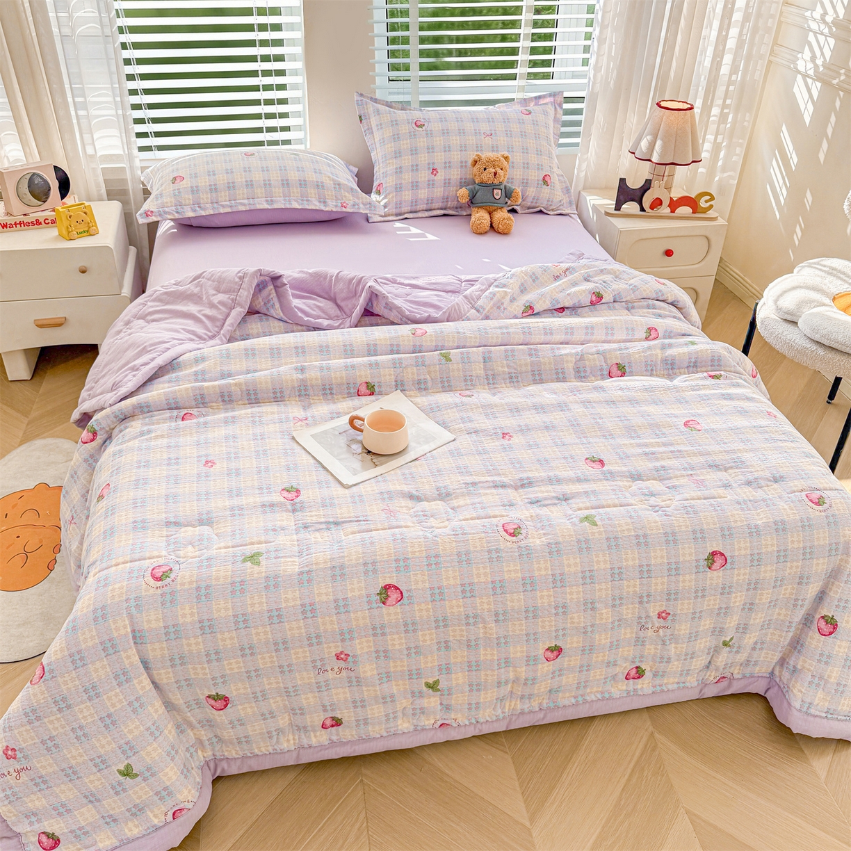 91家纺网 家纺一手货源 找家纺 西域种棉人·千百笠 2026新款A类新疆棉花夏凉被加宽包边水洗棉卡通印花吸湿透气棉花夏被空调被 云感星星草莓