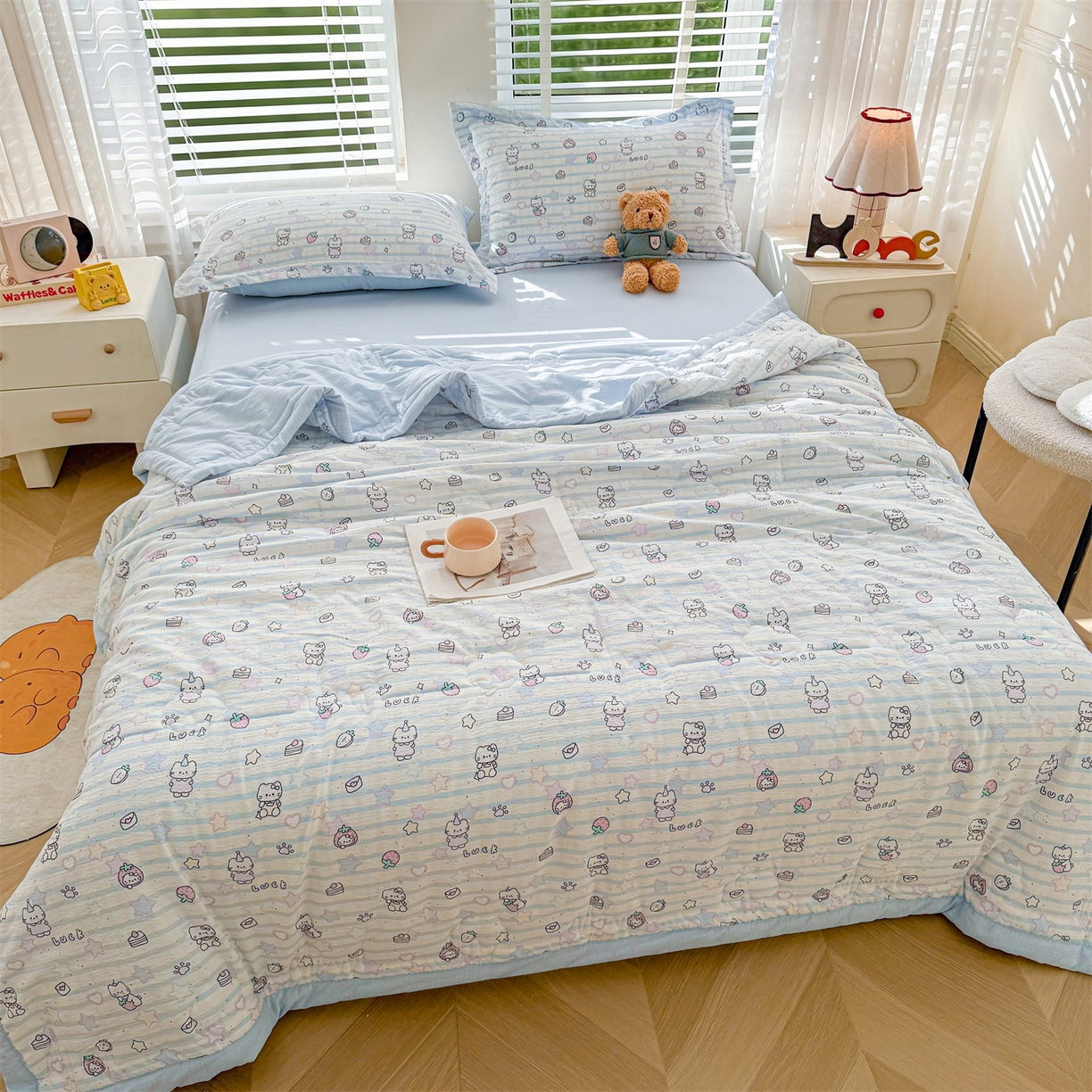 91家纺网 家纺一手货源 找家纺 西域种棉人·千百笠 2026新款A类新疆棉花夏凉被加宽包边水洗棉卡通印花吸湿透气棉花夏被空调被 云感幸运喵