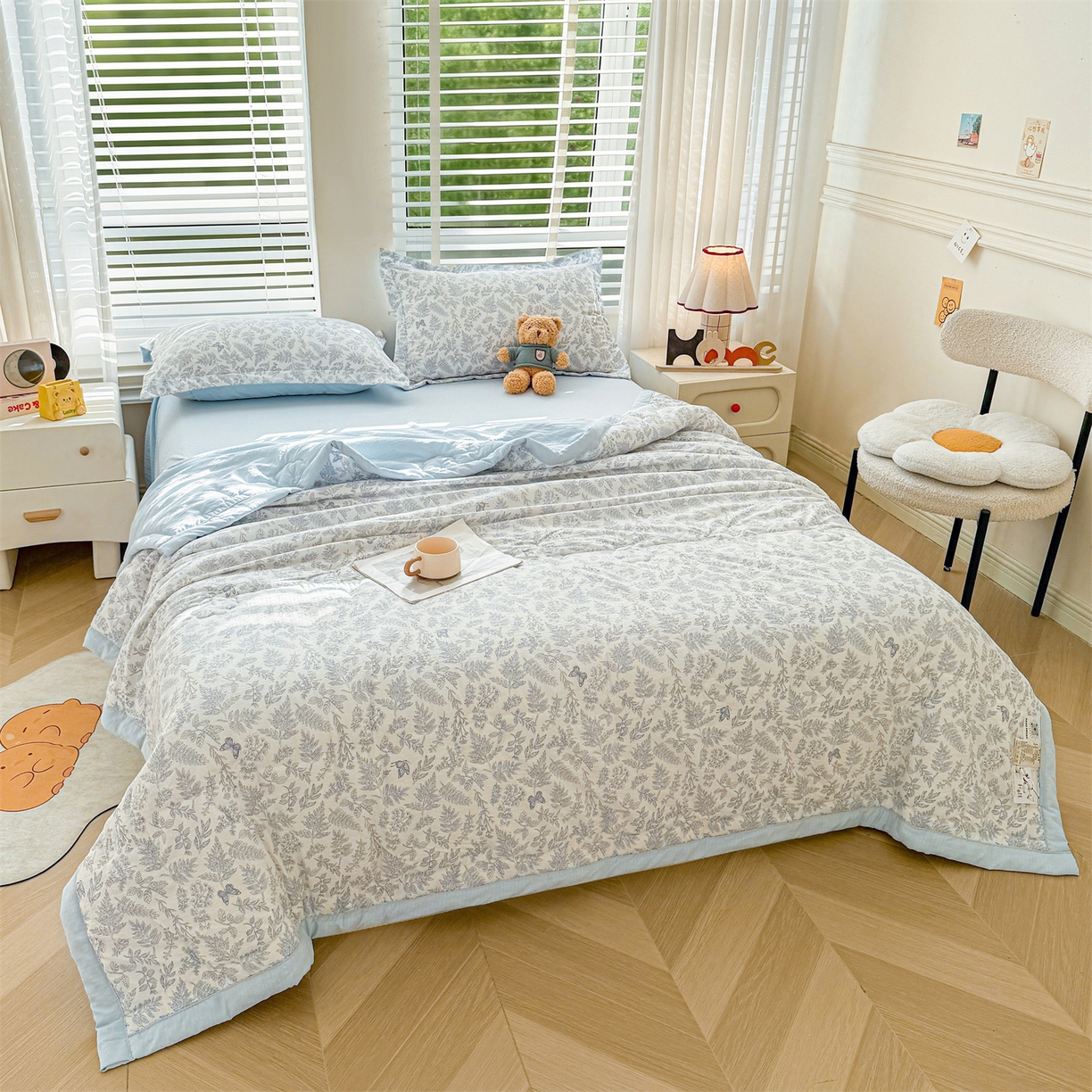 91家纺网 家纺一手货源 找家纺 西域种棉人·千百笠 2026新款A类新疆棉花夏凉被加宽包边水洗棉卡通印花吸湿透气棉花夏被空调被 云感叶初语