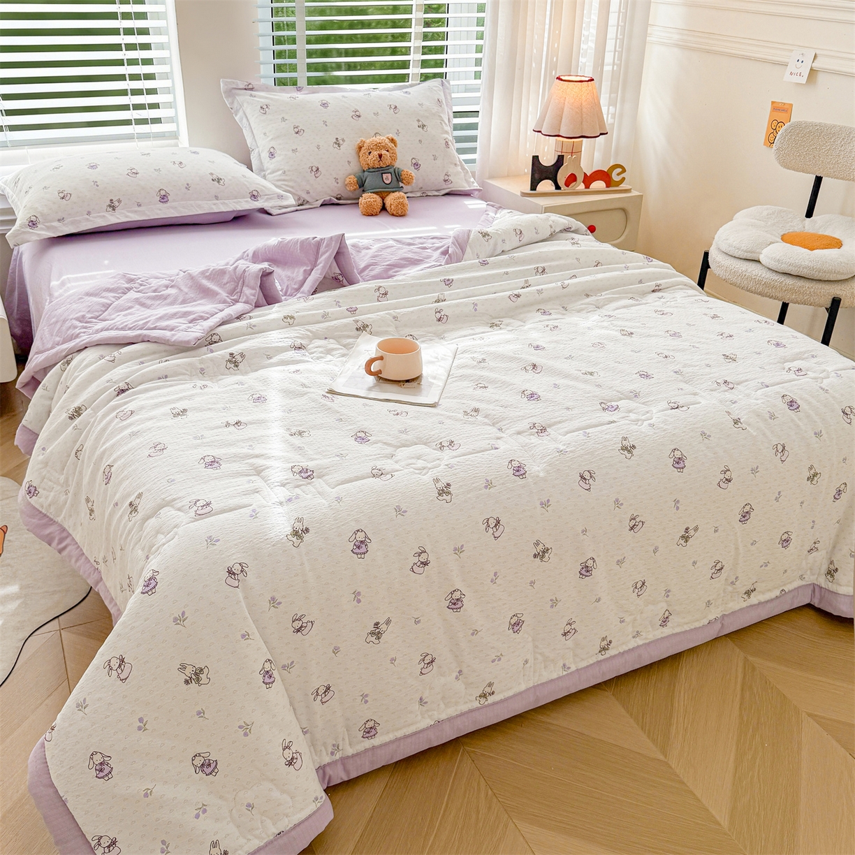 91家纺网 家纺一手货源 找家纺 西域种棉人·千百笠 2026新款A类新疆棉花夏凉被加宽包边水洗棉卡通印花吸湿透气棉花夏被空调被 云感郁金兔