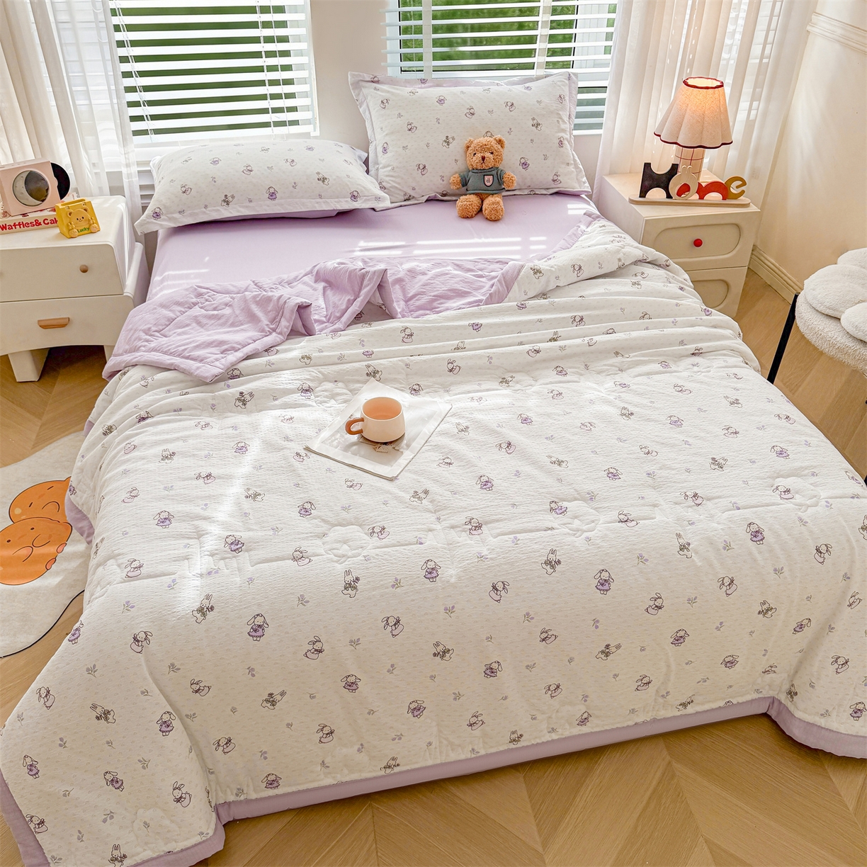 91家纺网 家纺一手货源 找家纺 西域种棉人·千百笠 2026新款A类新疆棉花夏凉被加宽包边水洗棉卡通印花吸湿透气棉花夏被空调被 云感郁金兔