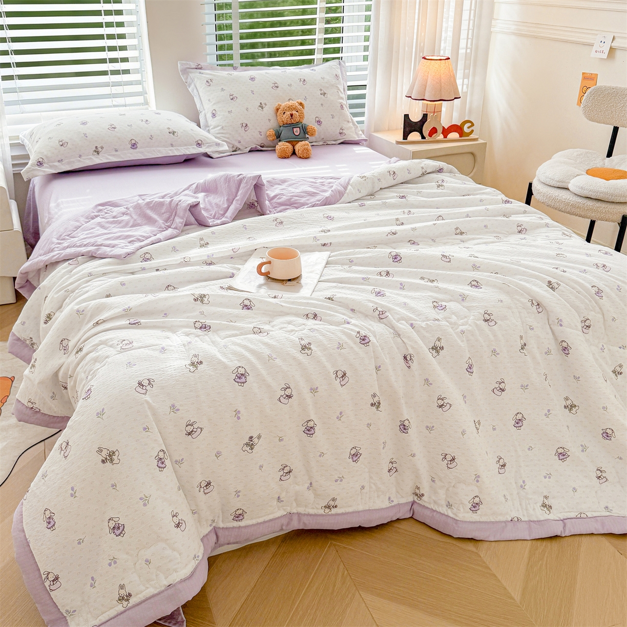 91家纺网 家纺一手货源 找家纺 西域种棉人·千百笠 2026新款A类新疆棉花夏凉被加宽包边水洗棉卡通印花吸湿透气棉花夏被空调被 云感郁金兔